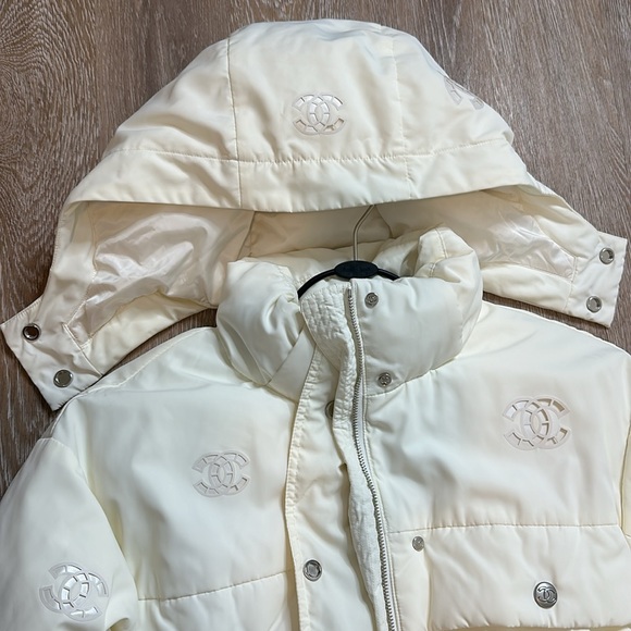 CHANEL 2021 Coat Jacket CC Logo White Padded Down Puffer Hooded size 36 - Picture 7 of 13